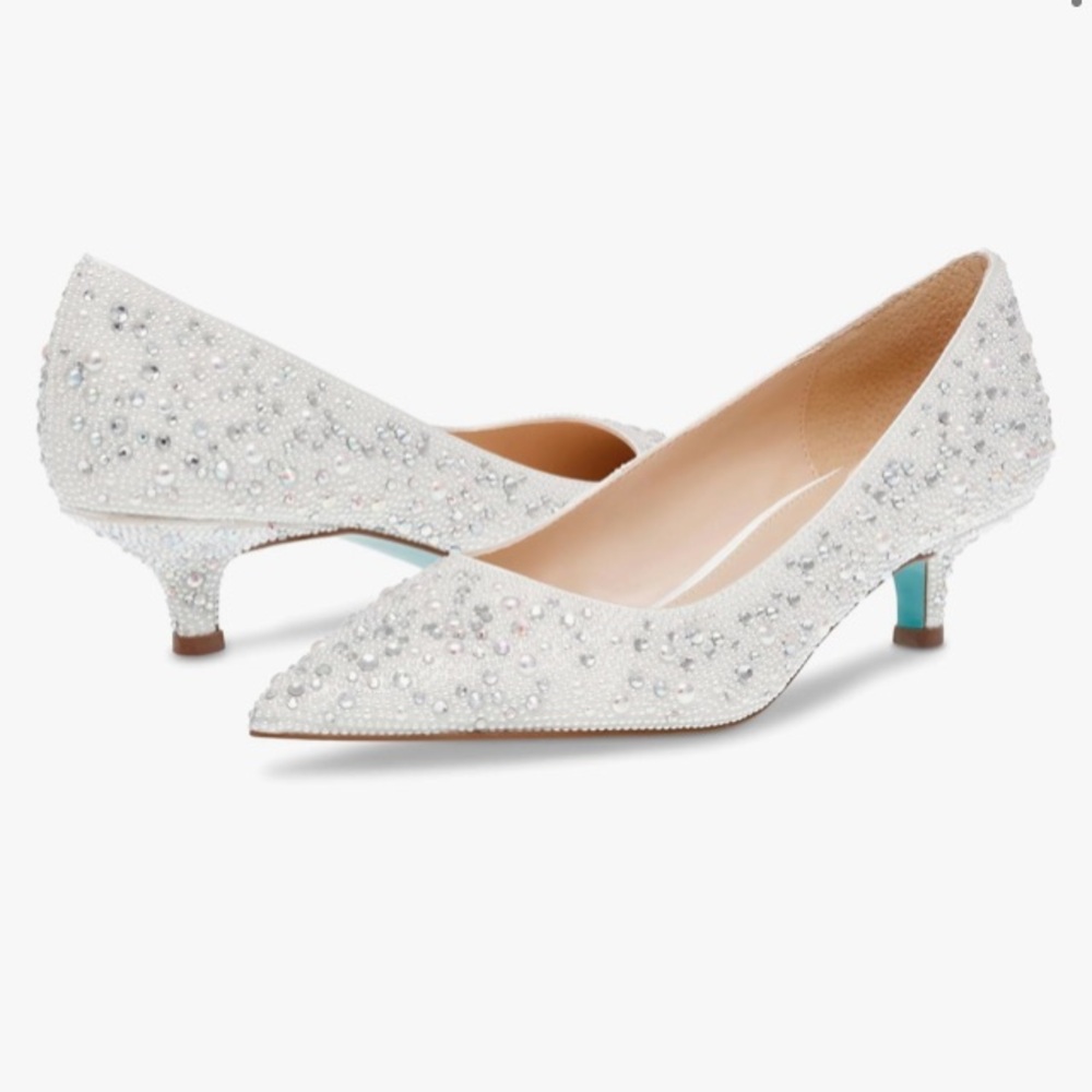 BETSEY JOHNSON Pearl Scout Kitten Heel Pumps new in box 4M2